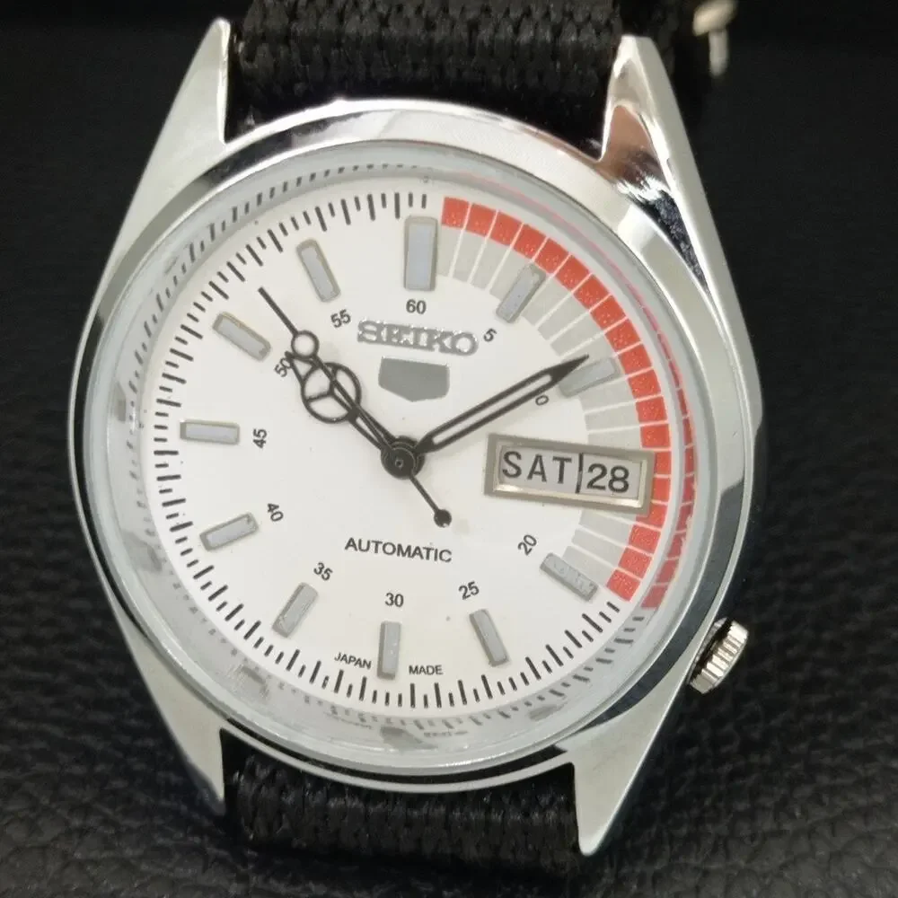 Vintage 1975 Seiko Automatic Mens Silver Watch W/daydate & Red Accents